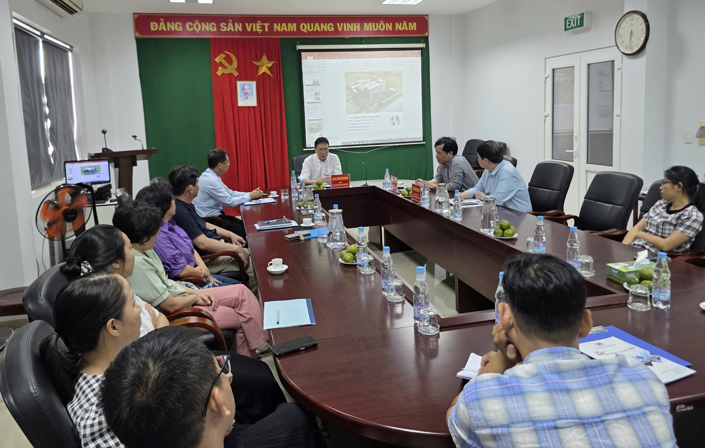 Chủ tịch Viện Hàn lâm Khoa học và Công nghệ Việt Nam làm việc tại Viện Nghiên cứu Khoa học Miền Trung